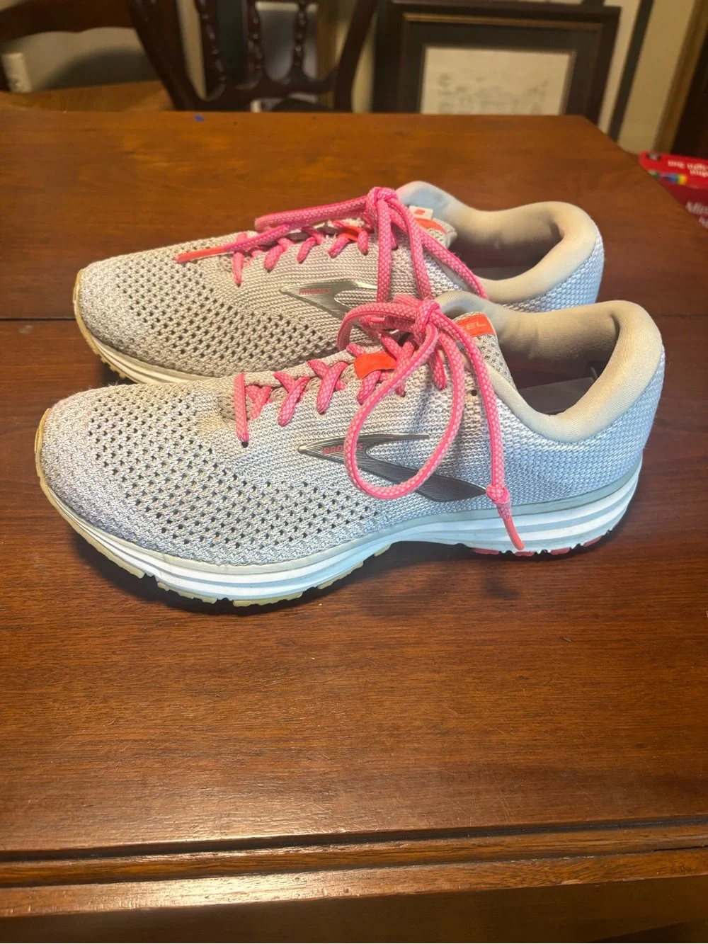 Brooks revel women